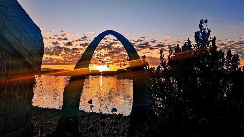 ホテル Los Uros Lago Titicaca