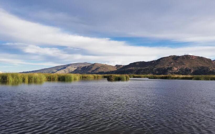 ホテル Los Uros Lago Titicaca