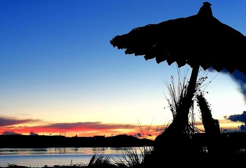 ホテル Los Uros Lago Titicaca