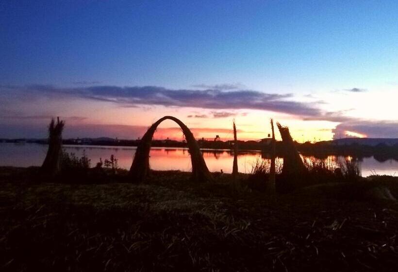 ホテル Los Uros Lago Titicaca