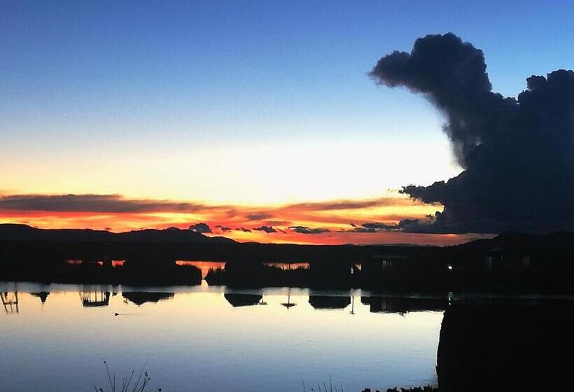 ホテル Los Uros Lago Titicaca