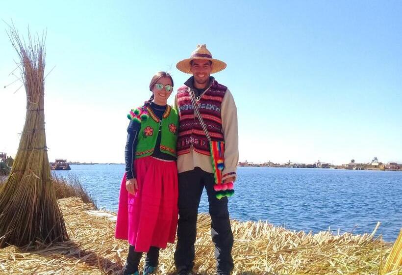 ホテル Los Uros Lago Titicaca