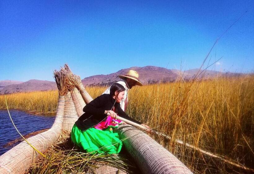ホテル Los Uros Lago Titicaca