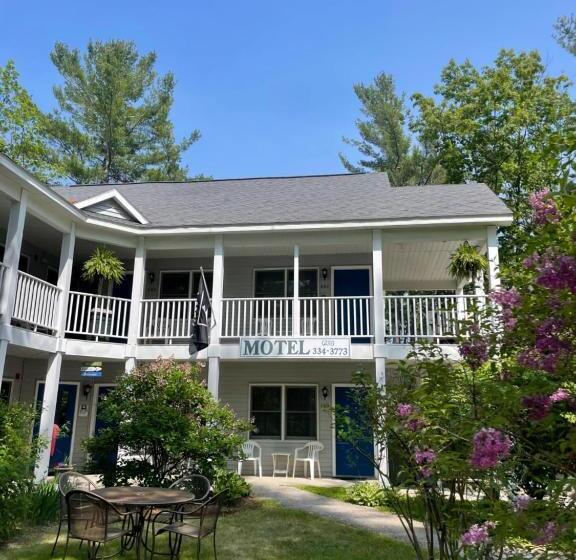 فندق على الطريق M22 Inn Glen Arbor