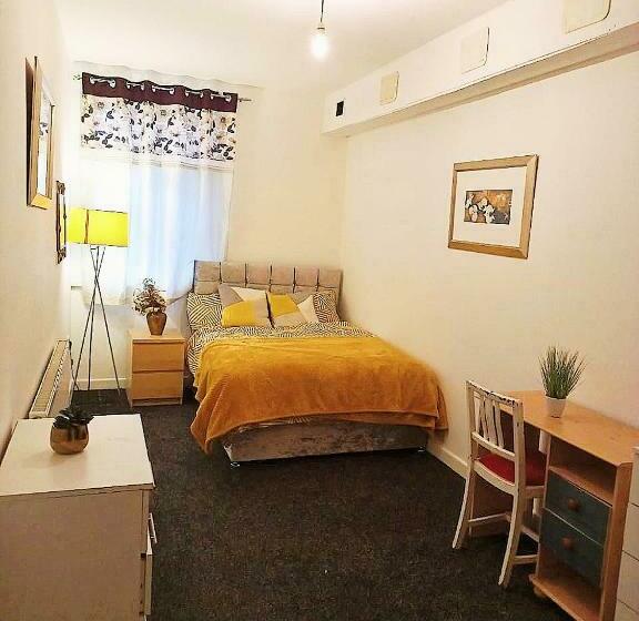 بنسيون Double Close To Bradford University And City Centre