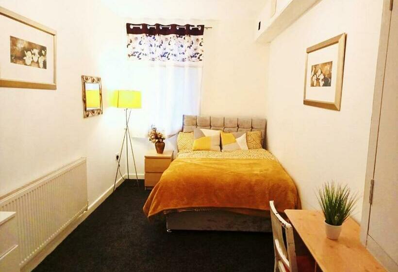 بنسيون Double Close To Bradford University And City Centre