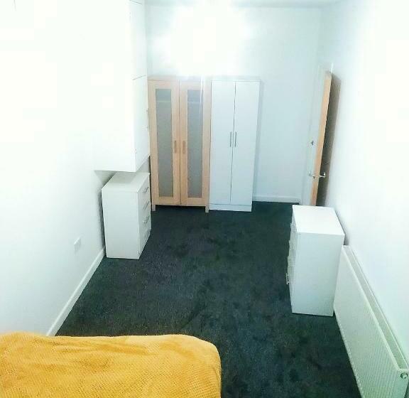 بنسيون Double Close To Bradford University And City Centre