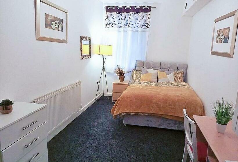 بنسيون Double Close To Bradford University And City Centre