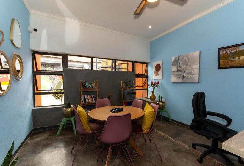 بنسيون Woodpeckers Guest House