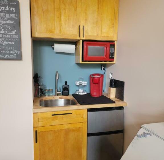 مبيت وإفطار The Colburn Schoolhouse   Literature Suite