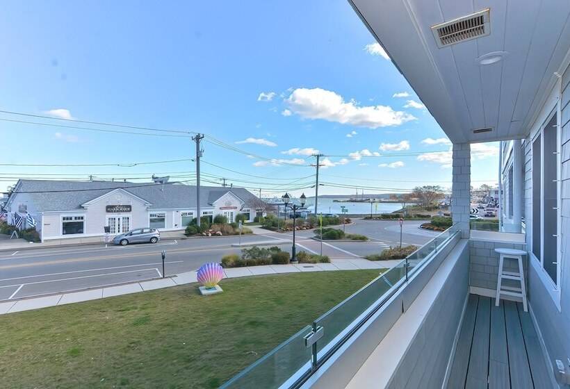 Harbourtown Suite Water View