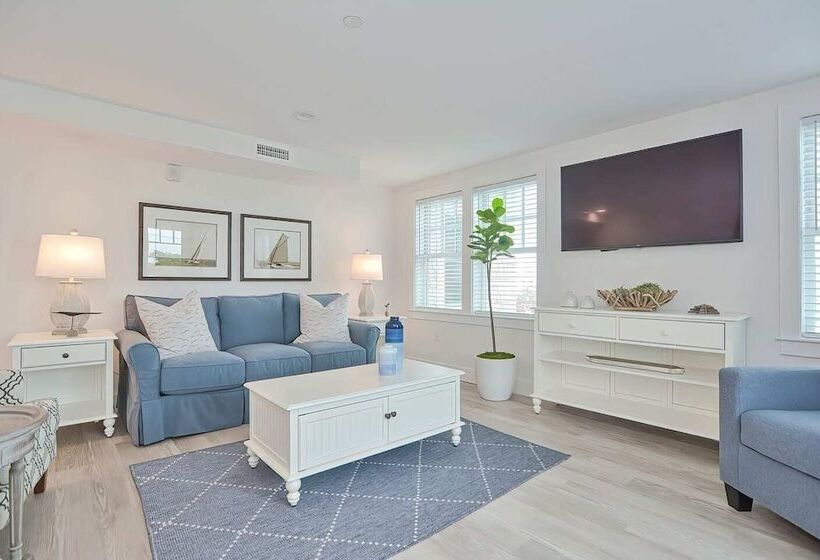 Harbourtown Suite Water View