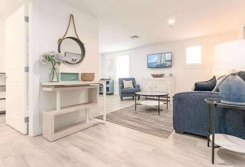 Harbourtown Suite Water View