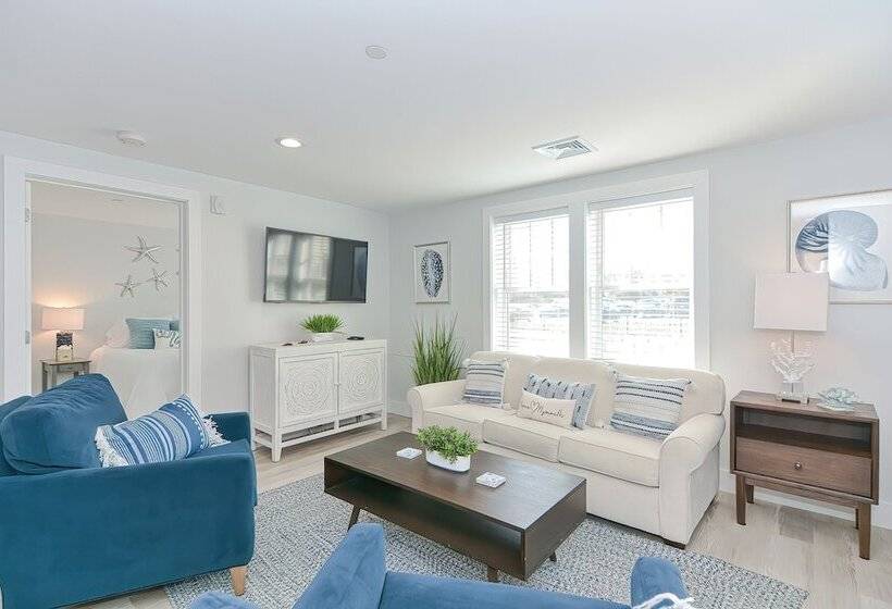 Harbourtown Suite Water View