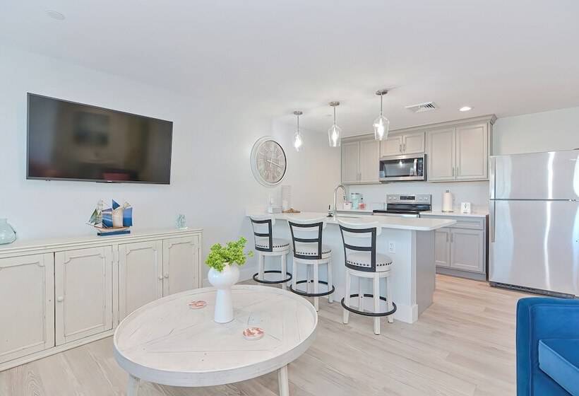 Harbourtown Suite Water View