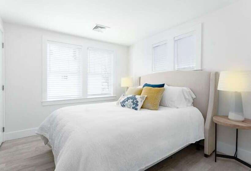 Harbourtown Suite Water View