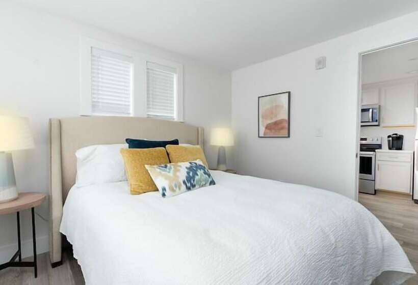 Harbourtown Suite Water View