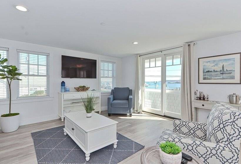 Harbourtown Suite Water View