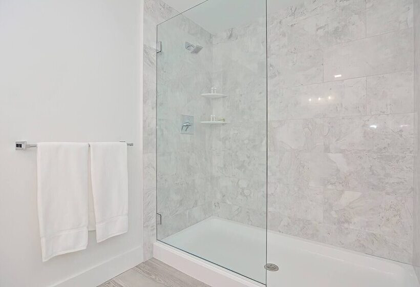 Harbourtown Suite Water View