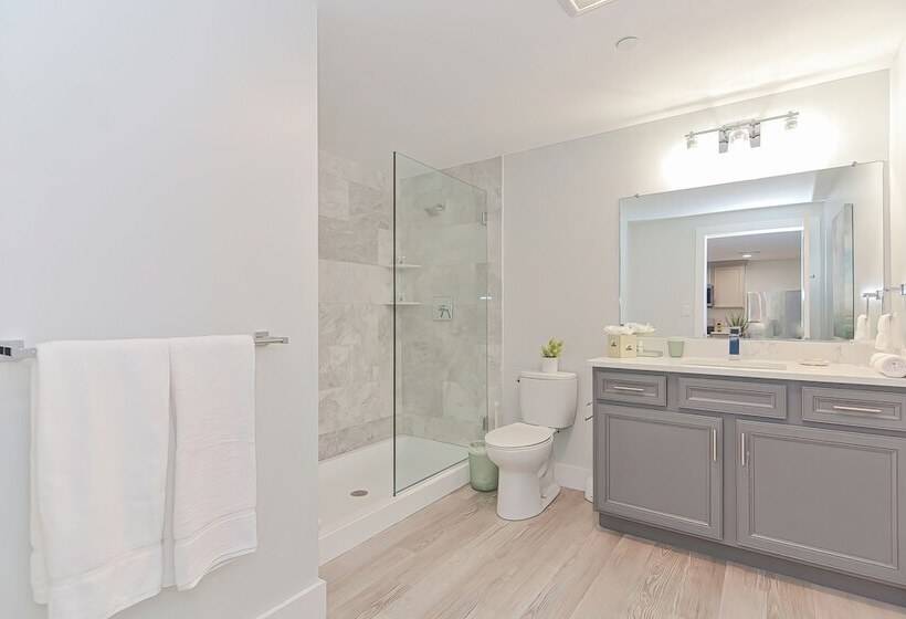 Harbourtown Suite Water View