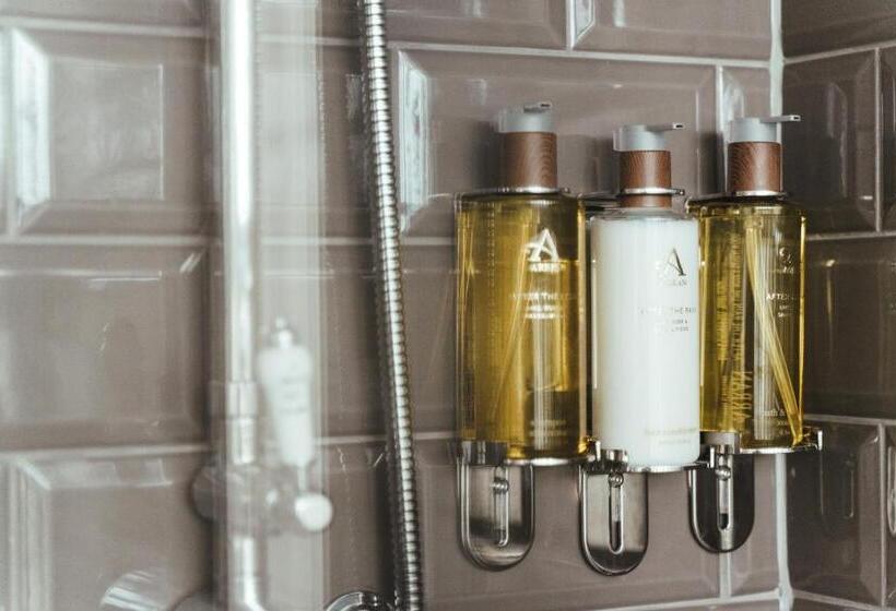 酒店 The Falcon Inn