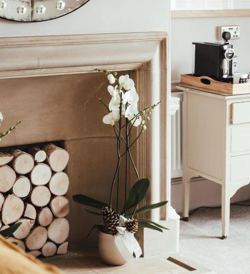 酒店 The Falcon Inn