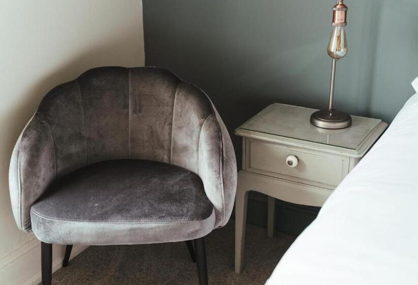 酒店 The Falcon Inn