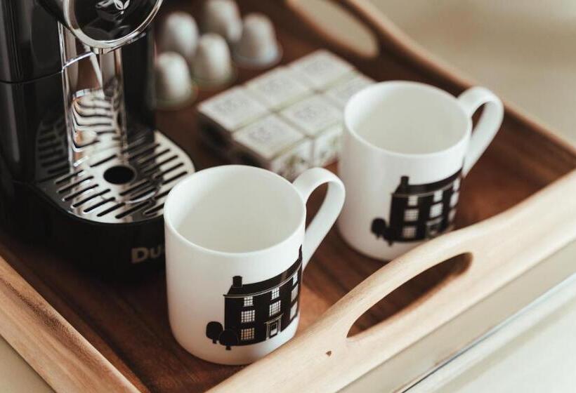 酒店 The Falcon Inn