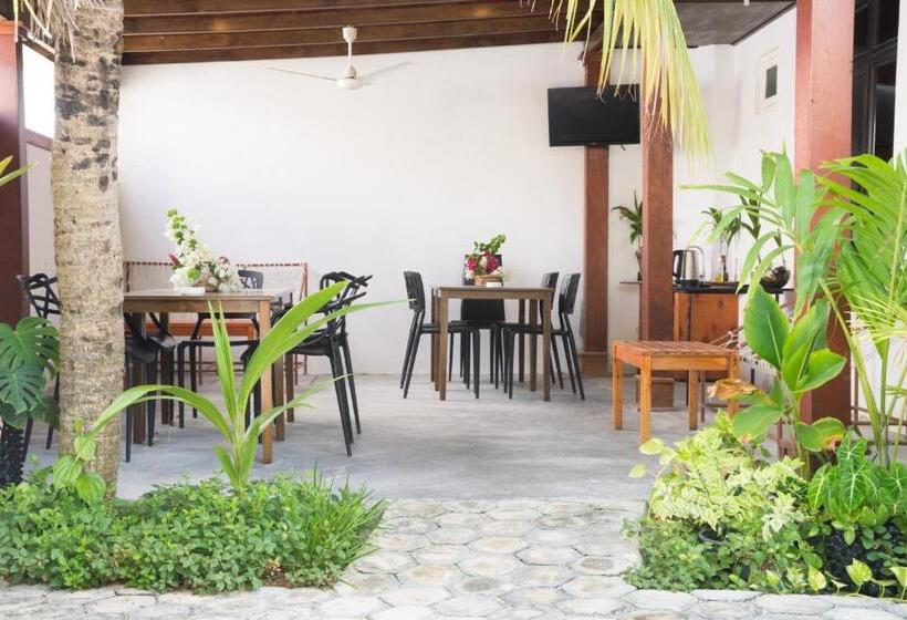 پانسیون Palm Gate Maldives