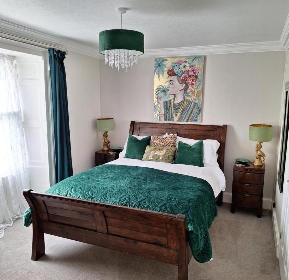 مبيت وإفطار Slate Hall