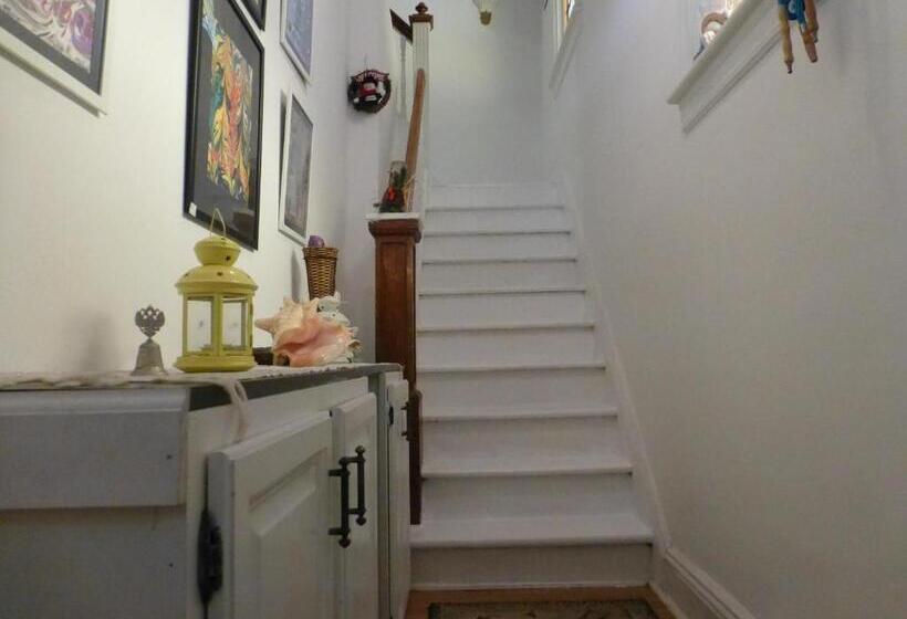 پانسیون Classical American House 3