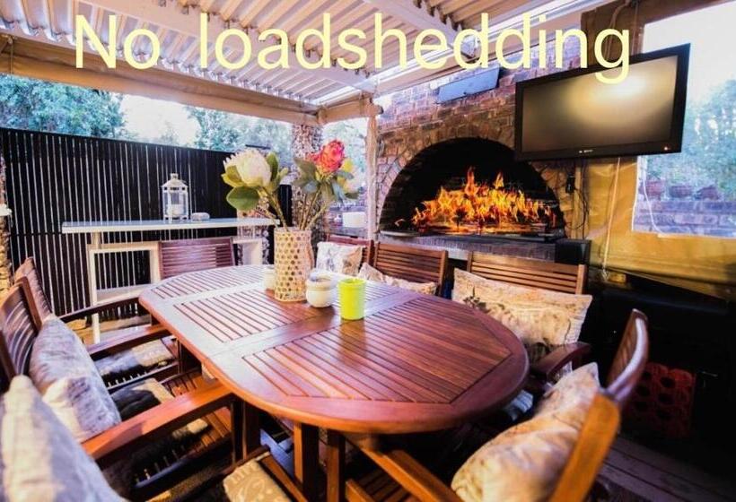 بنسيون Cottonwood Guesthouse Oasis