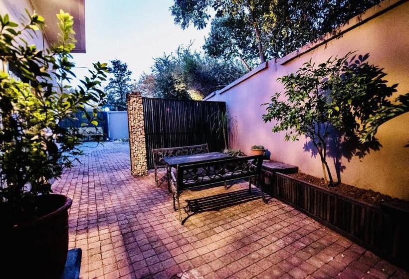 بنسيون Cottonwood Guesthouse Oasis