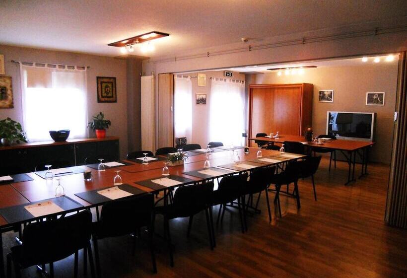 Cottage Logis Hôtel   Restaurant