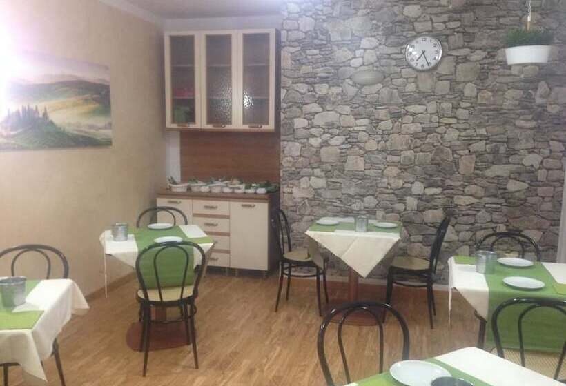 בית מלון כפרי 2000