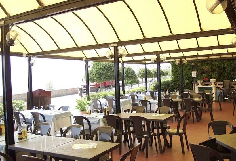 هتل Albergo La Lampara