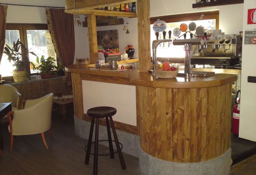 فندق Albergo Punta Zerbion