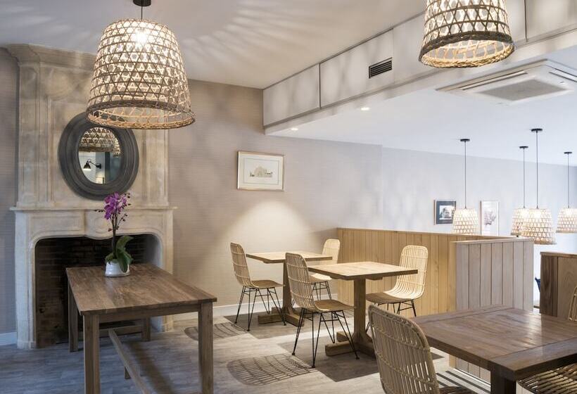 هتل Auberge De La Commanderie