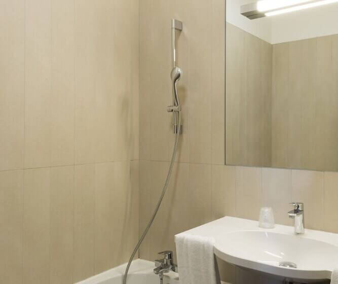 هتل Auberge De La Commanderie