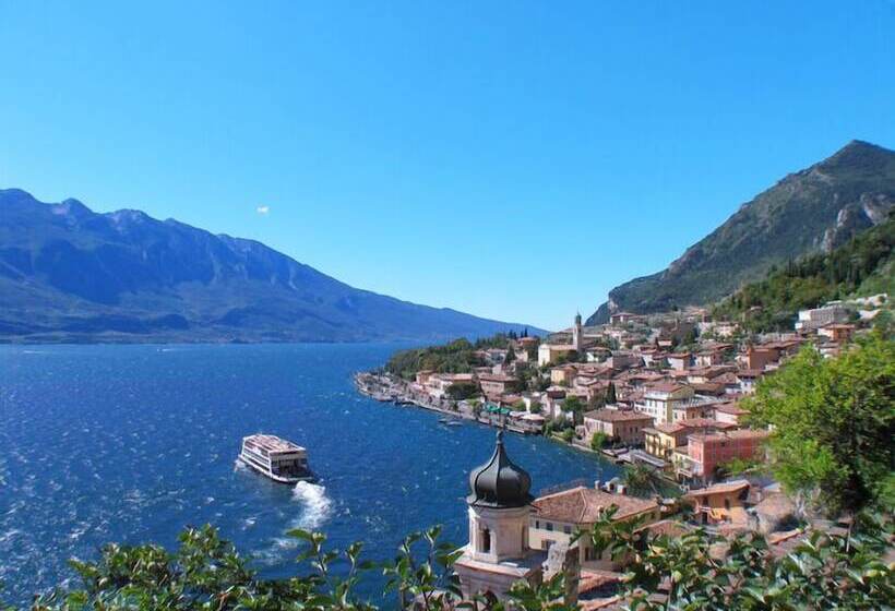 ホテル Augusta Garnì