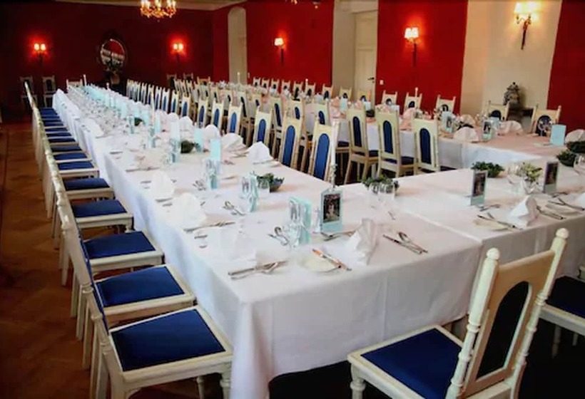 Отель Burg Wanzleben