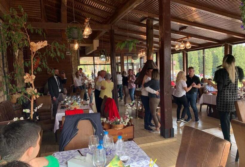 בית מלון כפרי Cabana Trei Brazi