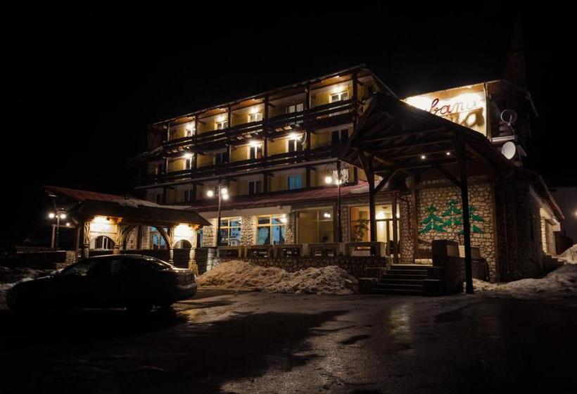 בית מלון כפרי Cabana Trei Brazi