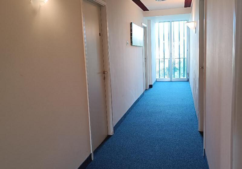 Отель Cavalieri Del Tau