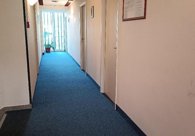 Отель Cavalieri Del Tau