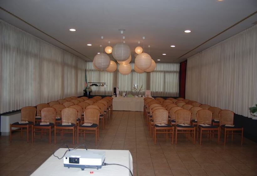 Отель Cavalieri Del Tau