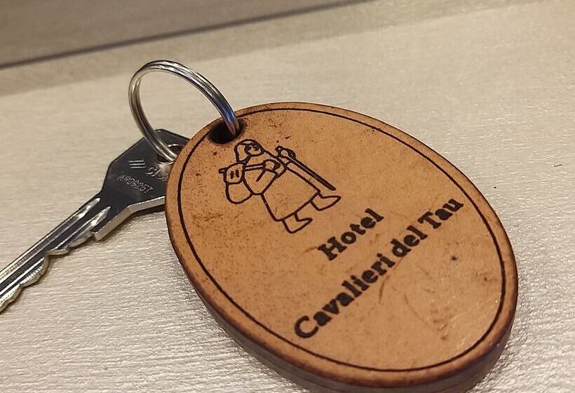 Отель Cavalieri Del Tau