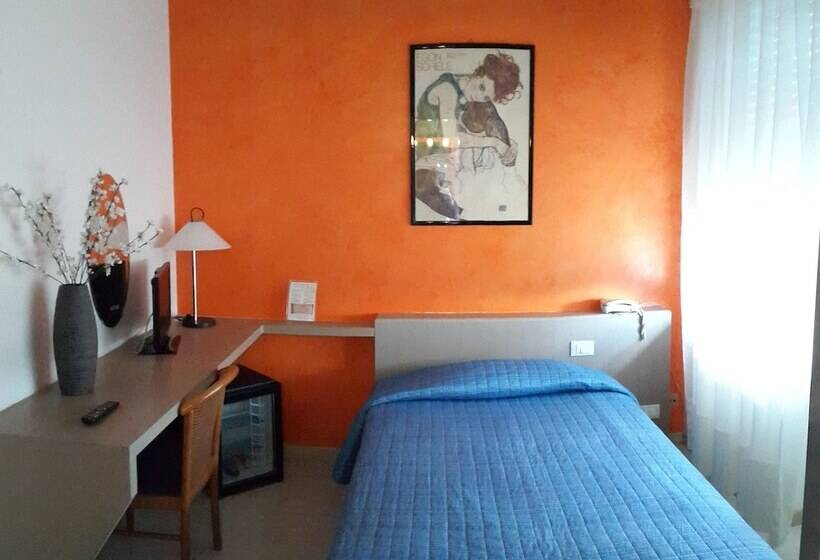 Отель Cavalieri Del Tau