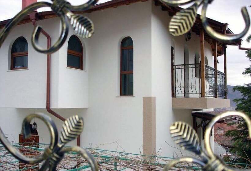 هتل Centaur Family