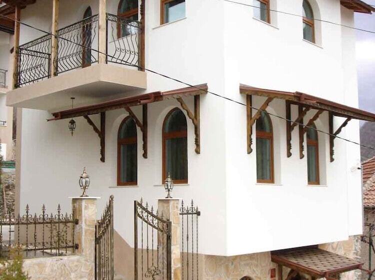 هتل Centaur Family